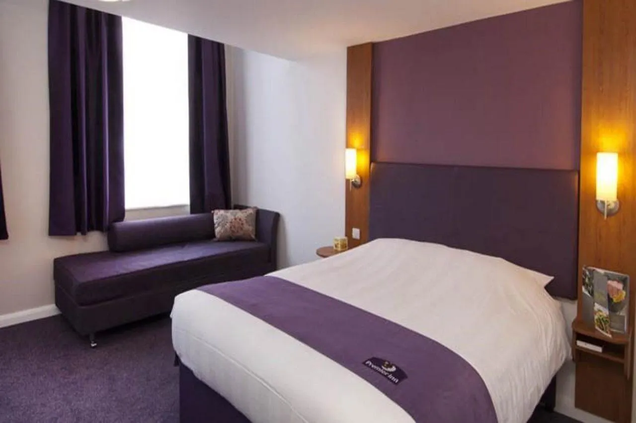 Premier Inn Leeds South